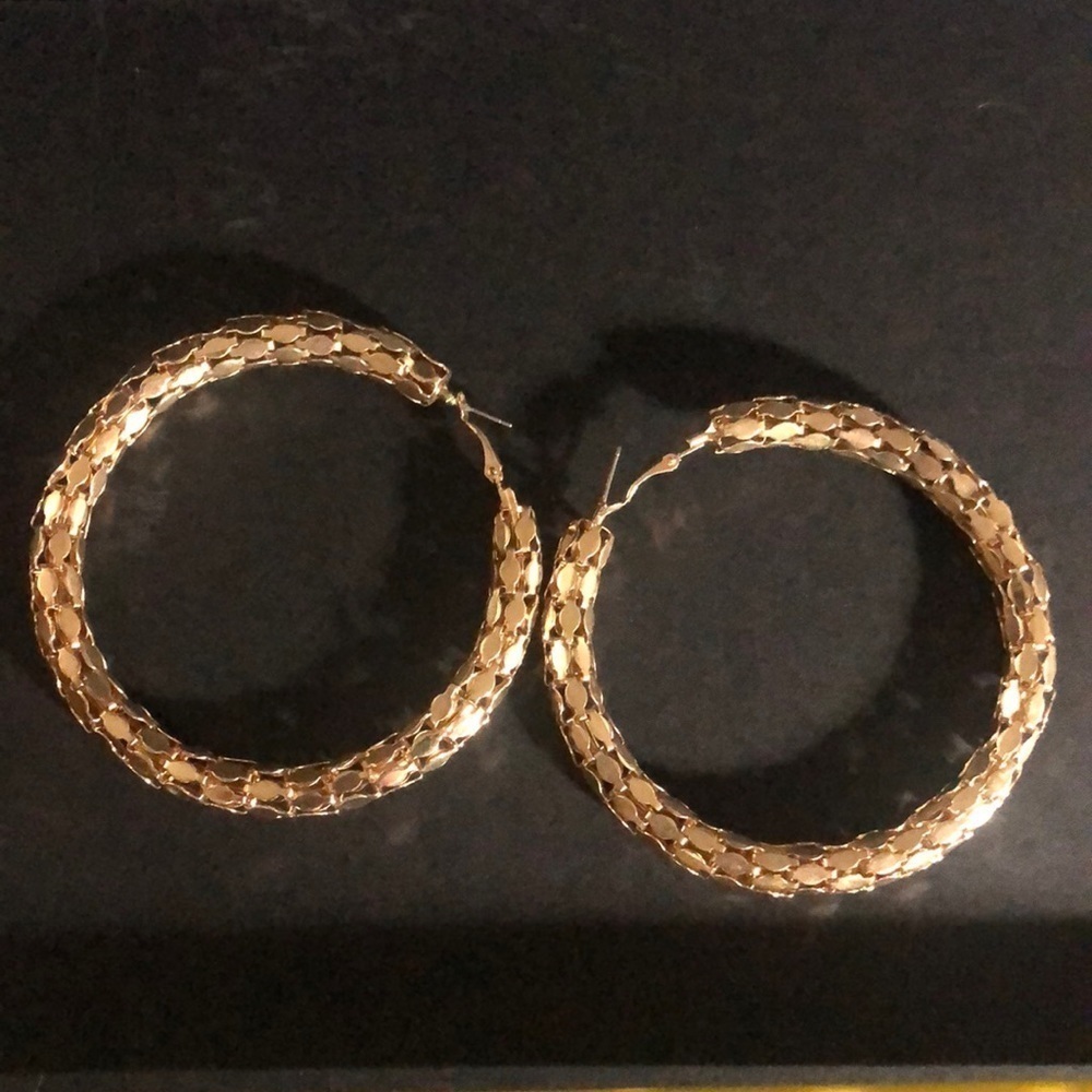 Big large gold tone chain hoop earrings - Picture 1 of 5